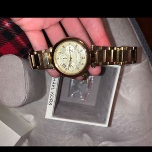 Michael kors watch never used , perfect gift